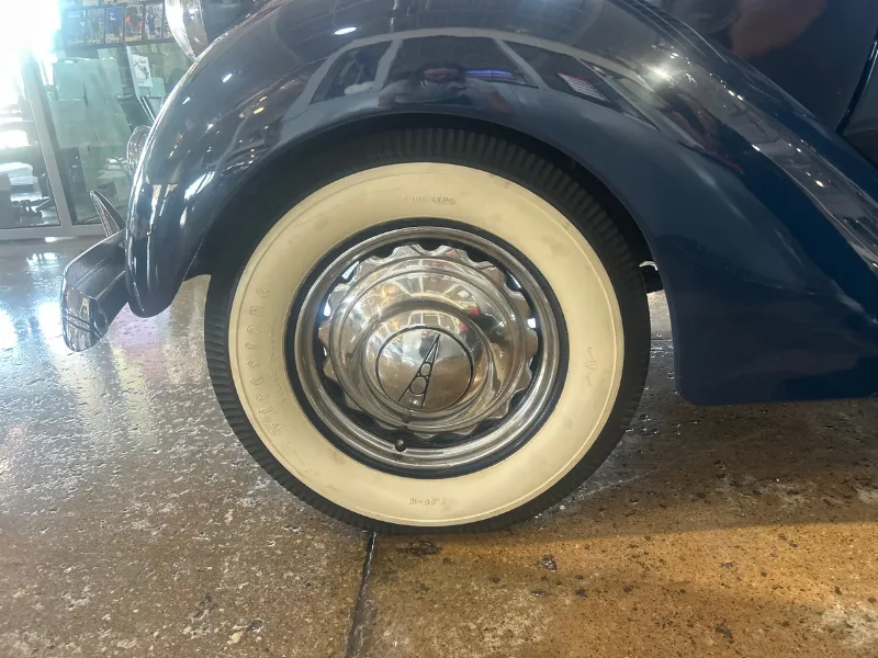 Ford Roadster photo 12