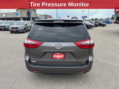 More photos of 2020 Toyota Sienna LE at Cassill Motors, IA
