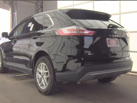 Photos of 2022 Ford Edge SEL for sale in Cedar Rapids, IA at Cassill Motors