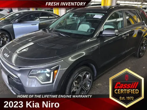 Gray 2023 Kia Niro SX Touring for sale in Cedar Rapids, IA