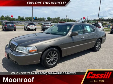 Gray 2003 Lincoln Town Car Signature for sale in Cedar Rapids, IA