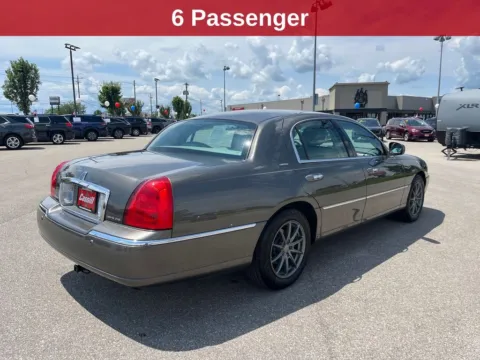 More photos of 2003 Lincoln Town Car Signature at Cassill Motors, IA
