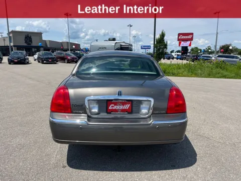 More photos of 2003 Lincoln Town Car Signature at Cassill Motors, IA