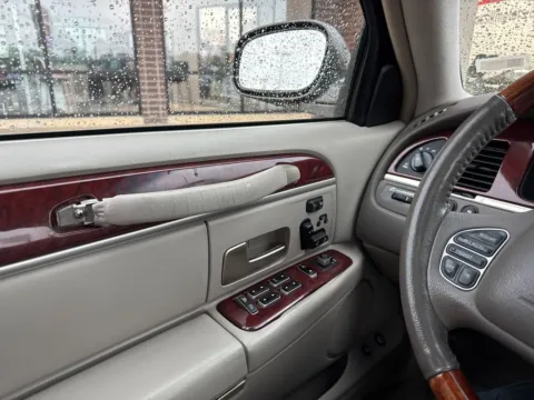 More photos of 2003 Lincoln Town Car Signature at Cassill Motors, IA