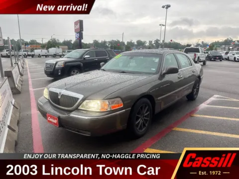 Unknown 2003 Lincoln Town Car Signature for sale in Cedar Rapids, IA
