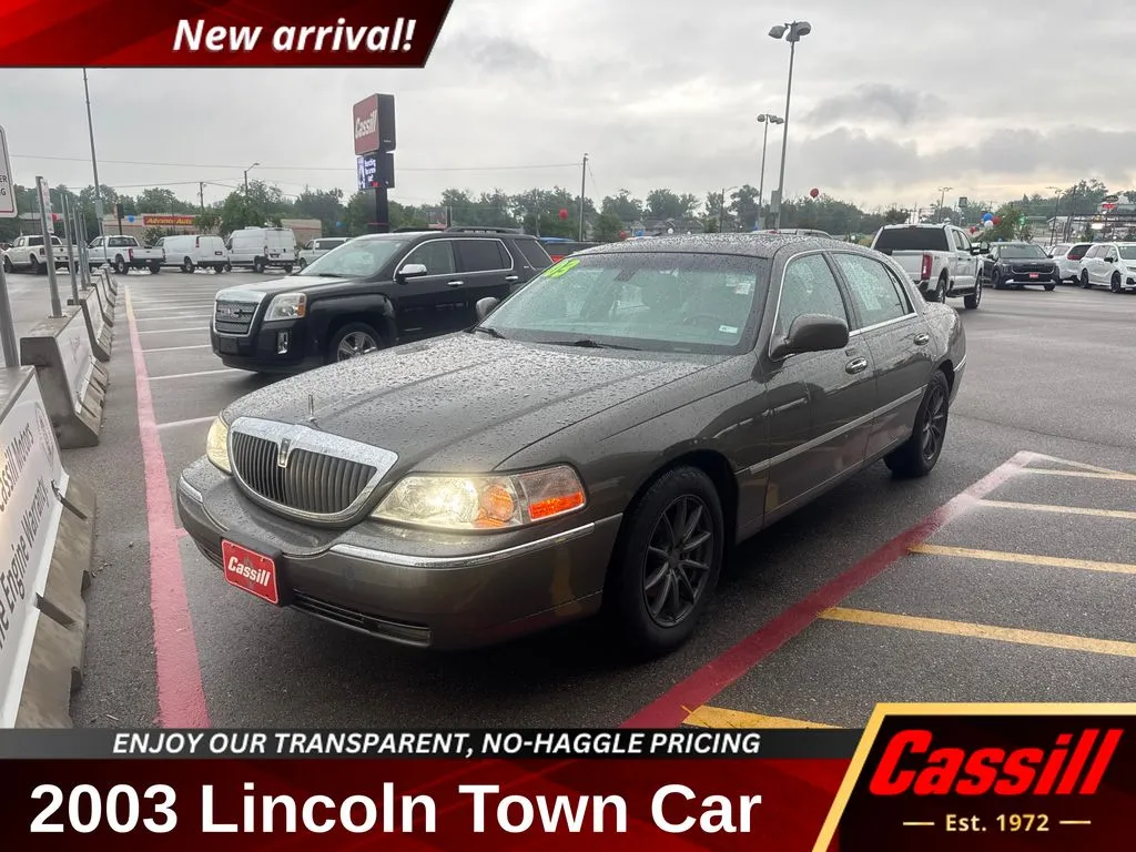 Unknown 2003 Lincoln Town Car Signature for sale in Cedar Rapids, IA
