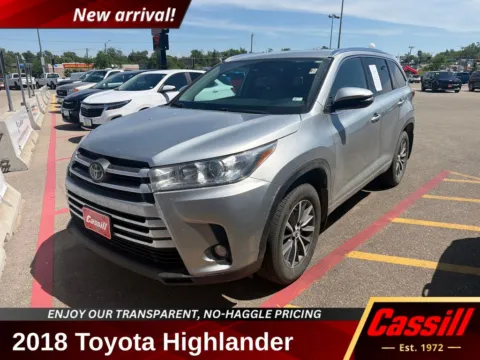 Silver 2018 Toyota Highlander XLE for sale in Cedar Rapids, IA