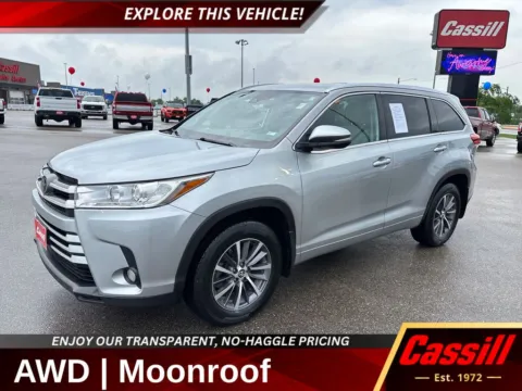 Silver 2018 Toyota Highlander XLE for sale in Cedar Rapids, IA