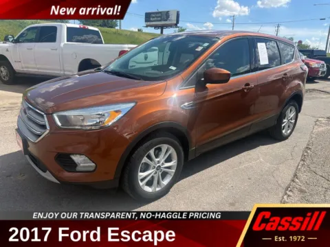 Red 2017 Ford Escape SE for sale in Cedar Rapids, IA