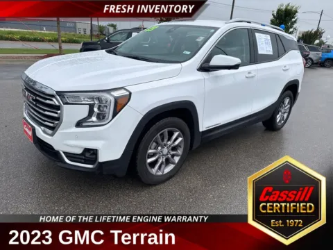 White 2023 GMC Terrain SLT for sale in Cedar Rapids, IA