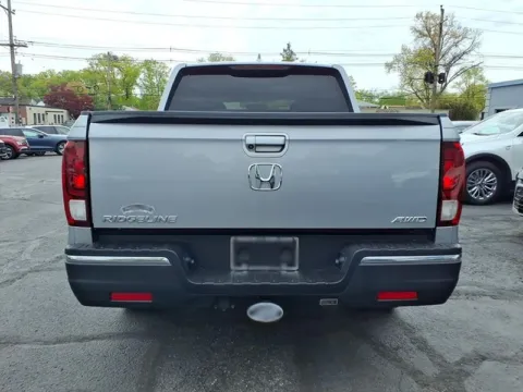 More photos of 2019 Honda Ridgeline Sport at Cassill Motors, IA
