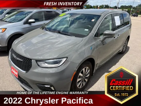 Gray 2022 Chrysler Pacifica Hybrid Touring L for sale in Cedar Rapids, IA