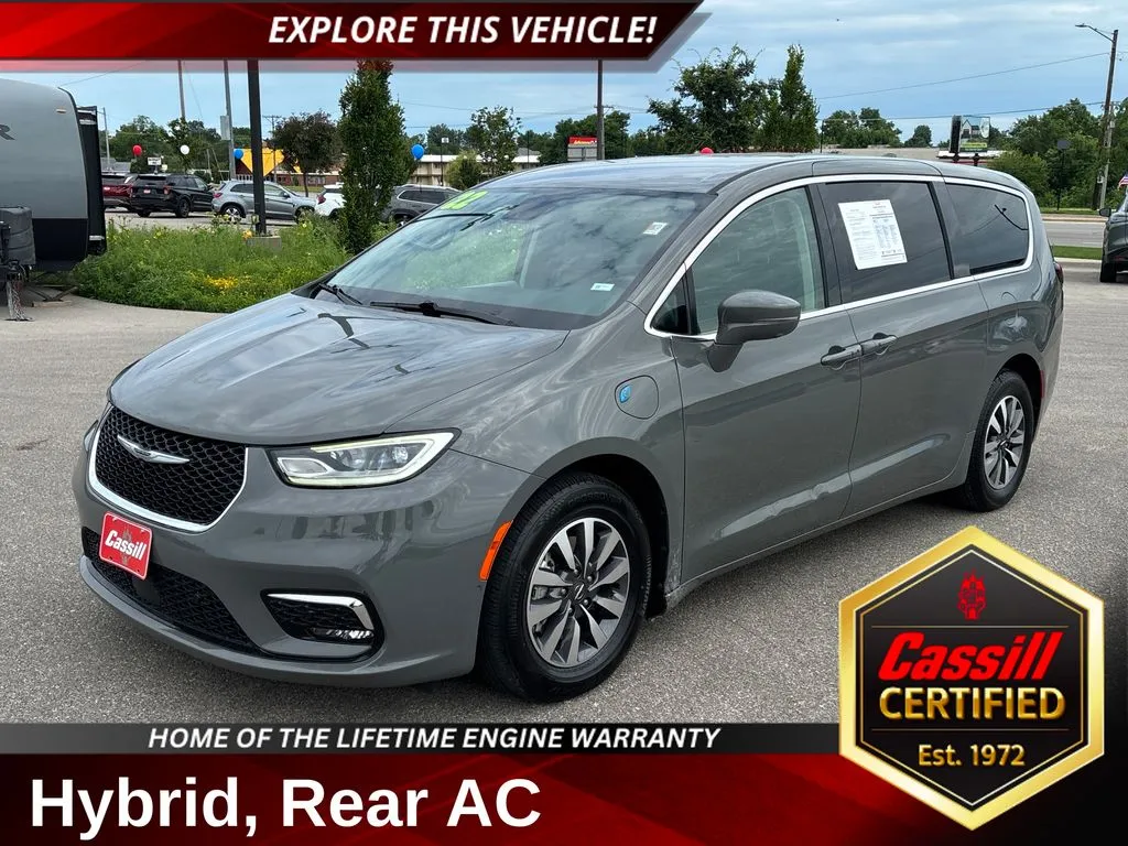 2022 Chrysler Pacifica Hybrid Touring L Hybrid's photo