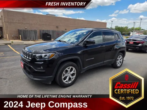 Black 2024 Jeep Compass Latitude for sale in Cedar Rapids, IA