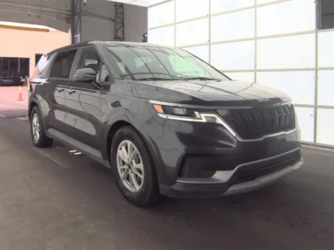 More photos of 2022 Kia Carnival LXS at Cassill Motors, IA