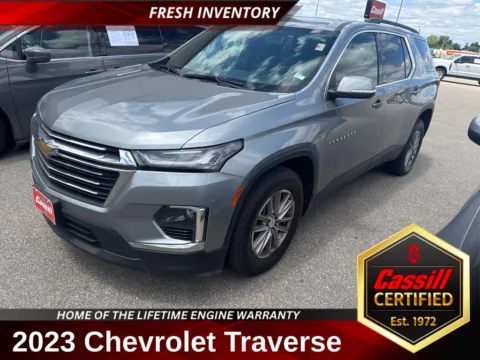 Gray 2023 Chevrolet Traverse LT for sale in Cedar Rapids, IA