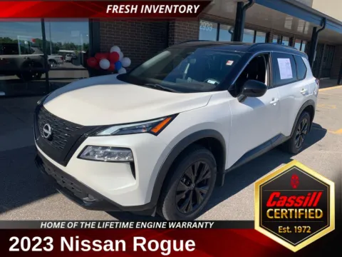 White 2023 Nissan Rogue SV for sale in Cedar Rapids, IA