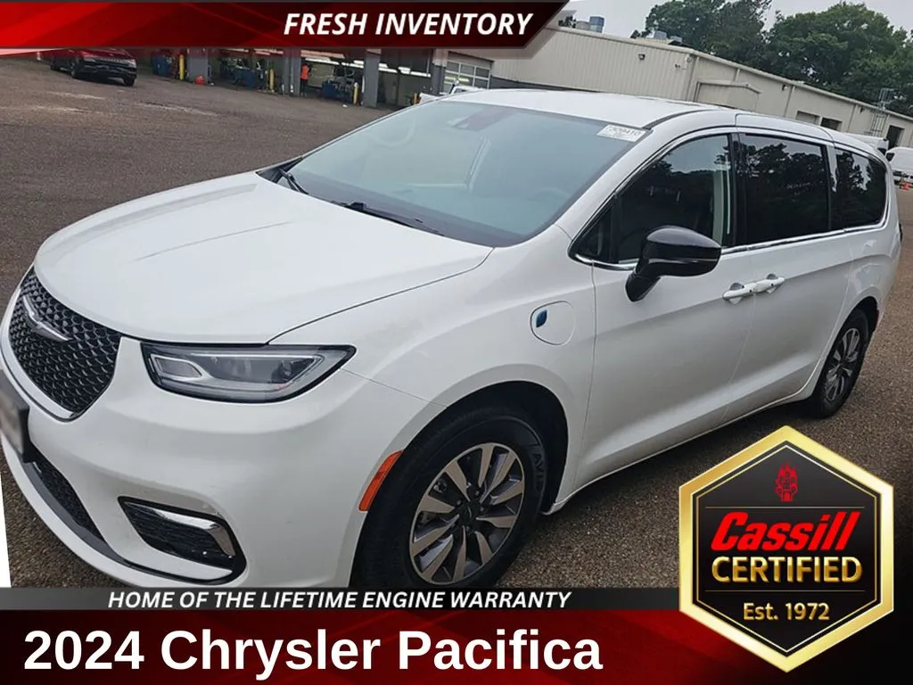 White 2024 Chrysler Pacifica Hybrid Select for sale in Cedar Rapids, IA