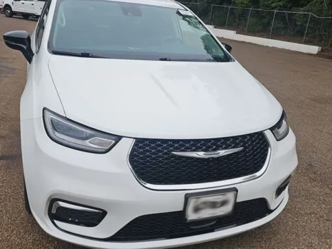 More photos of 2024 Chrysler Pacifica Hybrid Select at Cassill Motors, IA