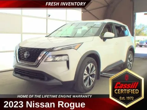 White 2023 Nissan Rogue SV for sale in Cedar Rapids, IA