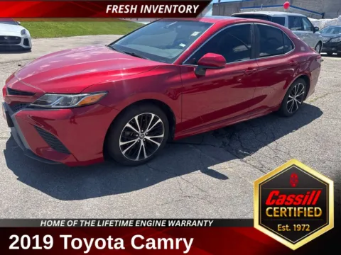 Red 2019 Toyota Camry SE for sale in Cedar Rapids, IA