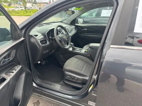 More photos of 2022 Chevrolet Equinox LT at Cassill Motors, IA
