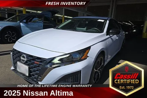 White 2025 Nissan Altima 2.5 SR for sale in Cedar Rapids, IA