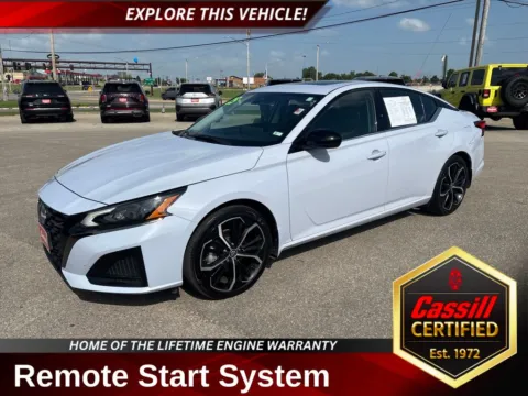White 2025 Nissan Altima 2.5 SR for sale in Cedar Rapids, IA