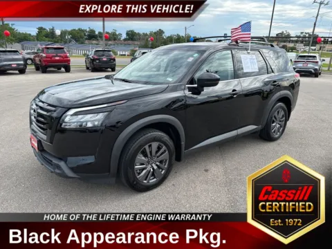 Black 2024 Nissan Pathfinder SV for sale in Cedar Rapids, IA
