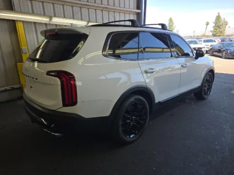 More photos of 2022 Kia Telluride SX at Cassill Motors, IA