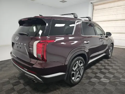 More photos of 2023 Hyundai Palisade Limited at Cassill Motors, IA