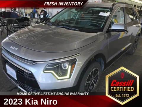 Gray 2023 Kia Niro SX for sale in Cedar Rapids, IA