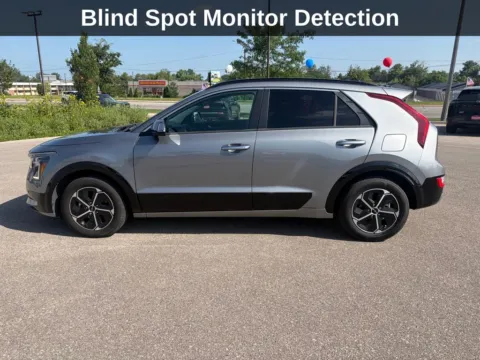 More photos of 2023 Kia Niro SX at Cassill Motors, IA