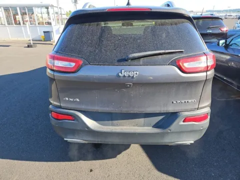 More photos of 2018 Jeep Cherokee Limited at Cassill Motors, IA
