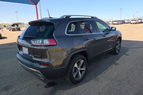 More photos of 2020 Jeep Cherokee Limited at Cassill Motors, IA
