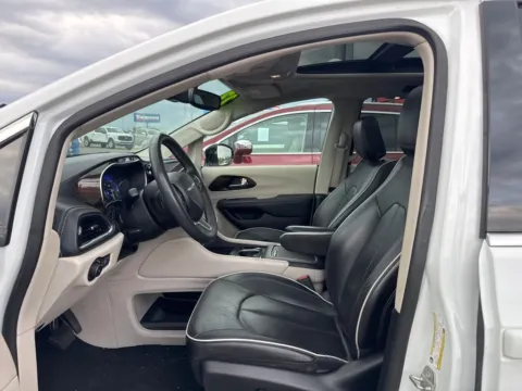 Photos of 2023 Chrysler Pacifica Limited for sale in Cedar Rapids, IA at Cassill Motors