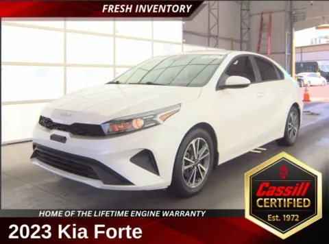 White 2023 Kia Forte LXS for sale in Cedar Rapids, IA