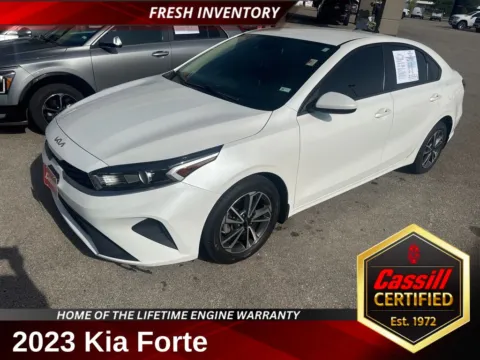 White 2023 Kia Forte LXS for sale in Cedar Rapids, IA
