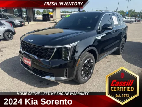 Black 2024 Kia Sorento S for sale in Cedar Rapids, IA