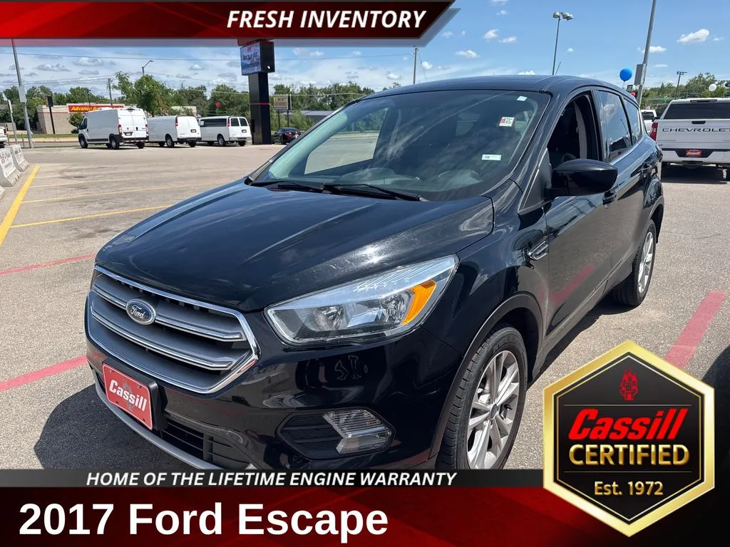 Black 2017 Ford Escape SE for sale in Cedar Rapids, IA