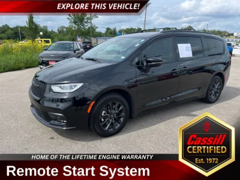 Black 2025 Chrysler Pacifica Select for sale in Cedar Rapids, IA