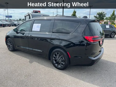 Another view of 2025 Chrysler Pacifica Select for sale in Cedar Rapids, IA at Cassill Motors