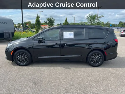 Photos of 2025 Chrysler Pacifica Select for sale in Cedar Rapids, IA at Cassill Motors