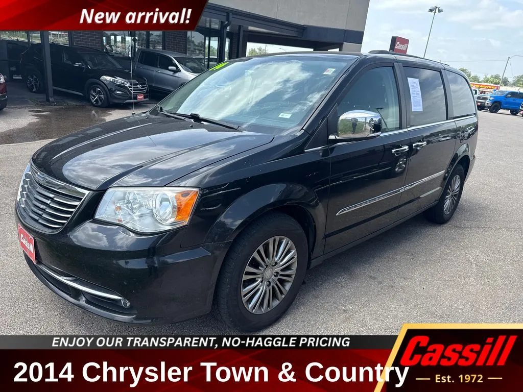 2014 Chrysler Town & Country Touring-L's photo