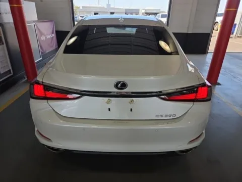 More photos of 2020 Lexus ES 350 at Cassill Motors, IA