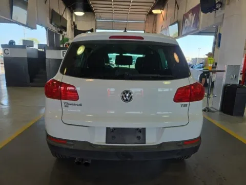 More photos of 2016 Volkswagen Tiguan SE at Cassill Motors, IA