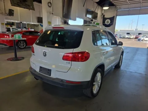 More photos of 2016 Volkswagen Tiguan SE at Cassill Motors, IA
