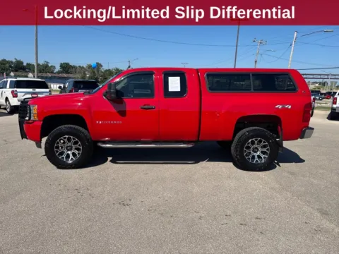 Photos of 2009 Chevrolet Silverado 1500 LT for sale in Cedar Rapids, IA at Cassill Motors