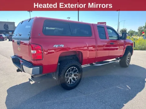 More photos of 2009 Chevrolet Silverado 1500 LT at Cassill Motors, IA