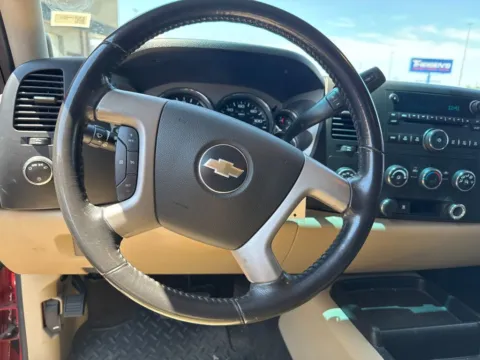 More photos of 2009 Chevrolet Silverado 1500 LT at Cassill Motors, IA